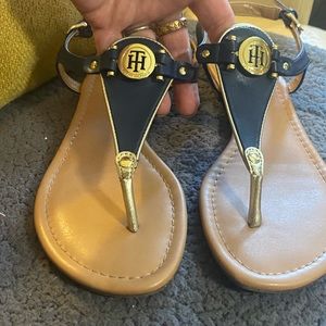 Tommy Hilfiger navy classic sandals in women’s size 8 Gold accents
